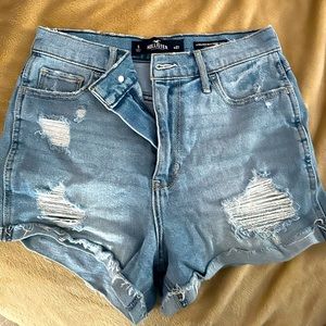 Hollister High Waisted Jean Shorts - size (5)